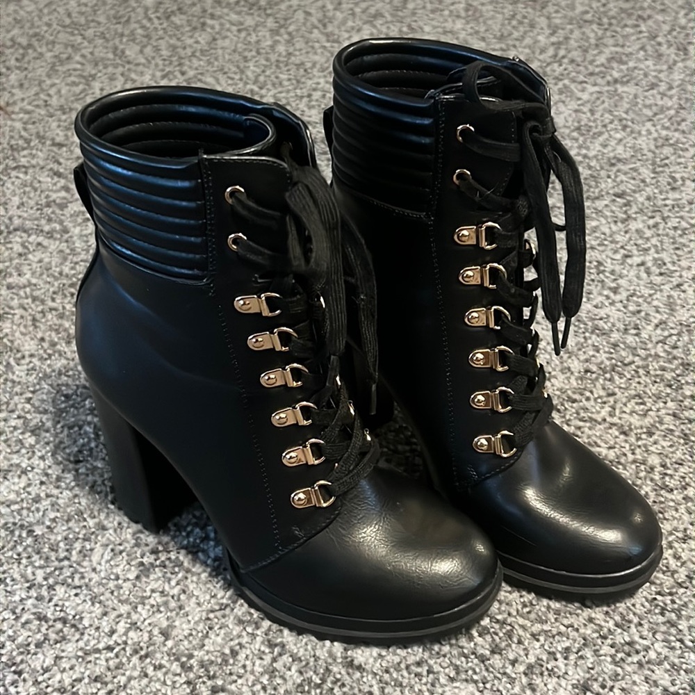 Shoedazzle Heeled Black Boots Size 8 EUC